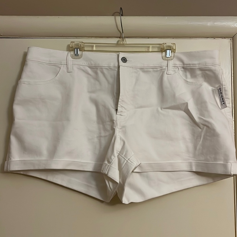 OLD NAVY NWT Mid Rise White Denim Shorts - 20